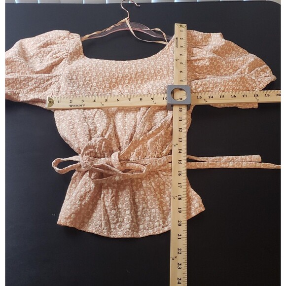 Line and Dot Top Womens XS Pink White Floral Puff Sleeve Peplum Tie Back Blouse - Picture 7 of 9